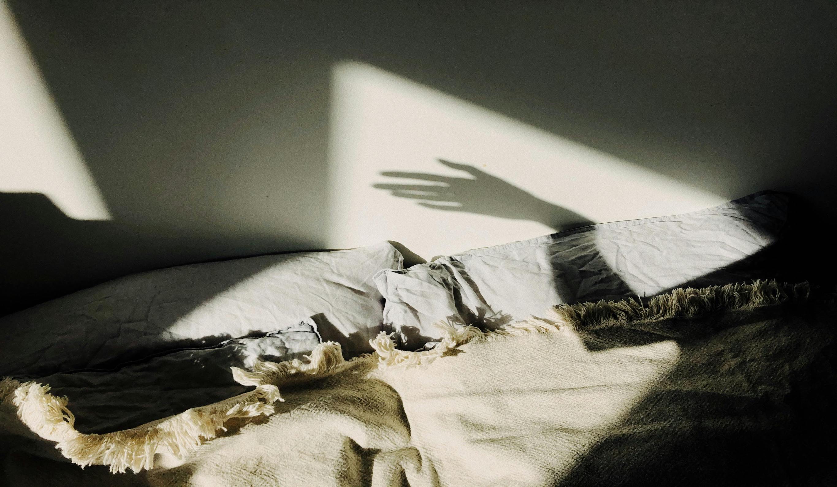 Ein Schatten an der Wand